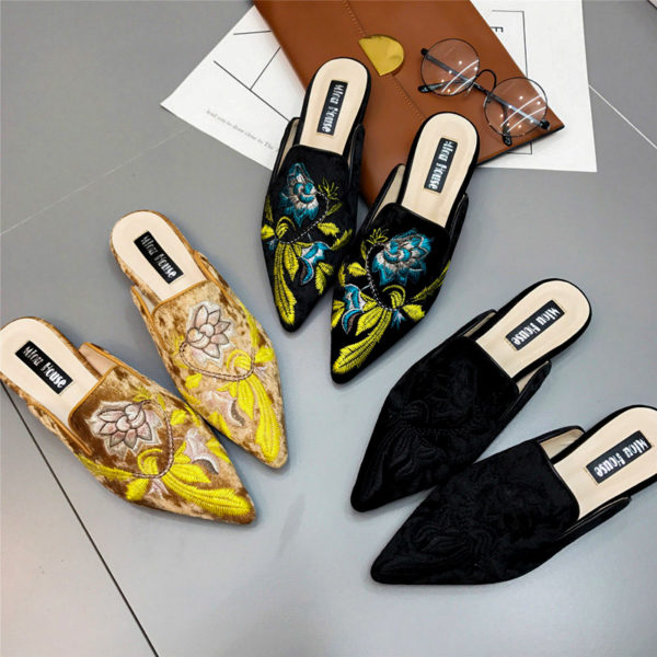 Embroidered Slip On Flat Shoes_4_Featured